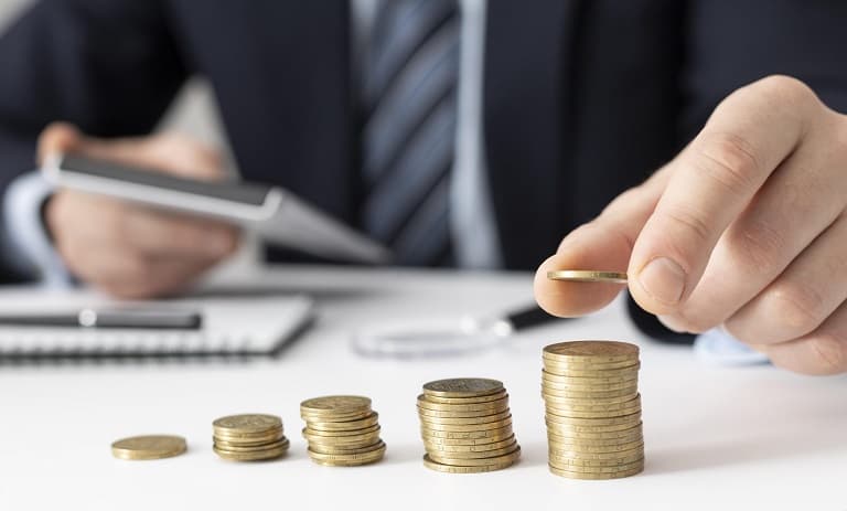 قرارداد مالی و سرمایه‌گذاری ارزی — لاله رمضانی